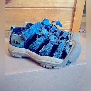 Boys Keen summer sandal shoes! Great condition, size 10-toddler